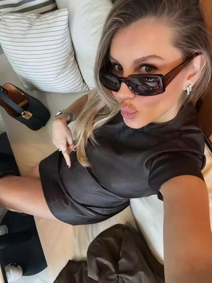 Esra Erol’un Kardeşi Eda Erol, Karnı Burnunda Pozlarıyla Olay Yarattı Eğlenceli Hamilelik Paylaşımı: “Nar”dan Sonra “Karnabahar”