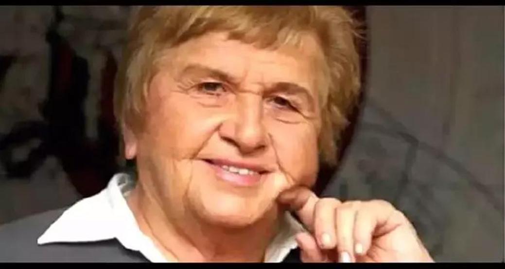 Pop müziğin efsane ismi söz yazarı Ülkü Aker hayatını kaybetti