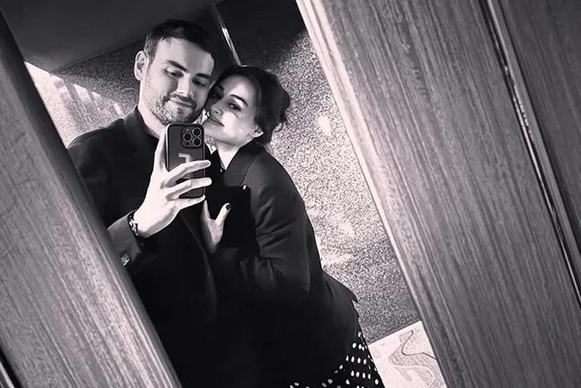 Faruk Sabancı da Akıma Katıldı Sabancı ve Bilgiç’in Aşk Dolu Karesi Hayranlarını Mest Etti
