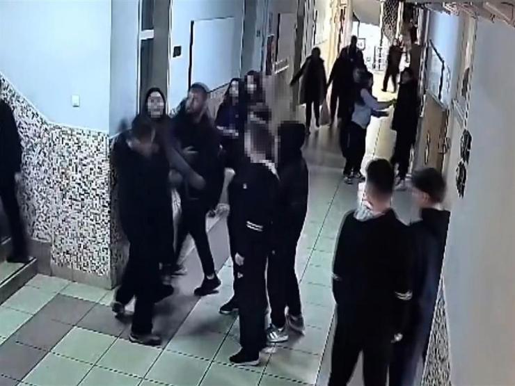 Milli halterciden okulda şiddet Ortaokul öğrencilerini tekme tokat darbetti