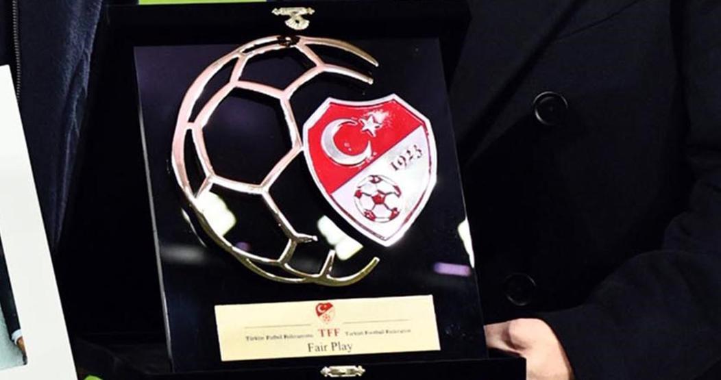 Fenerbahçe, Bursaspor ve Fatih Tekkeye Fair Play ödülleri verildi