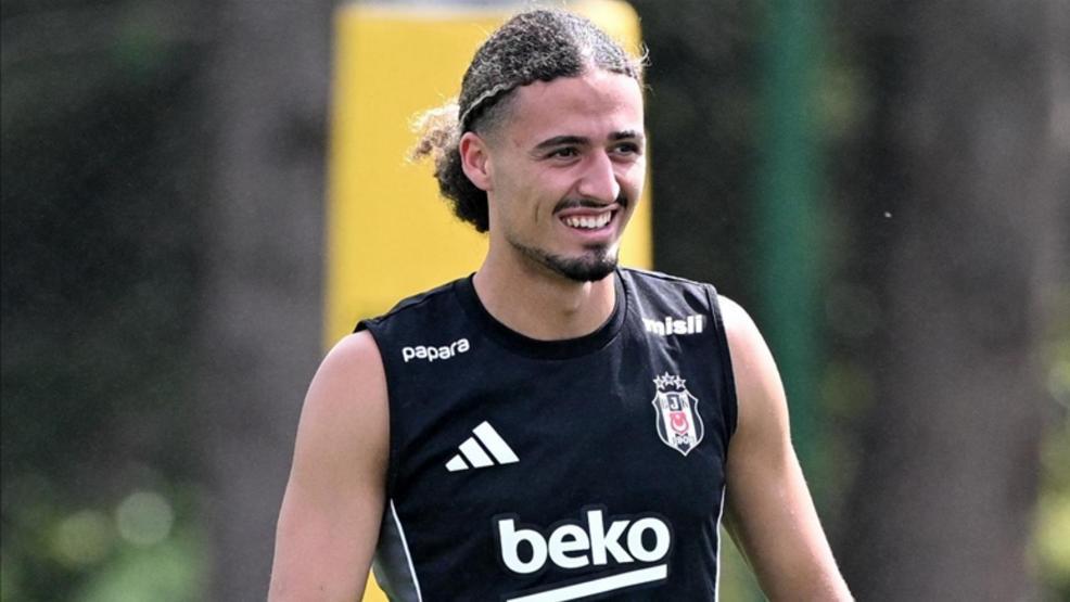Beşiktaşta yol ayrımı Genç oyuncunun menajeri İstanbula geldi...