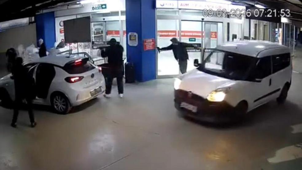 Tam 20 milyon lira... Uzun namlulu silahlarla soygun Yer: Kuyumcukent