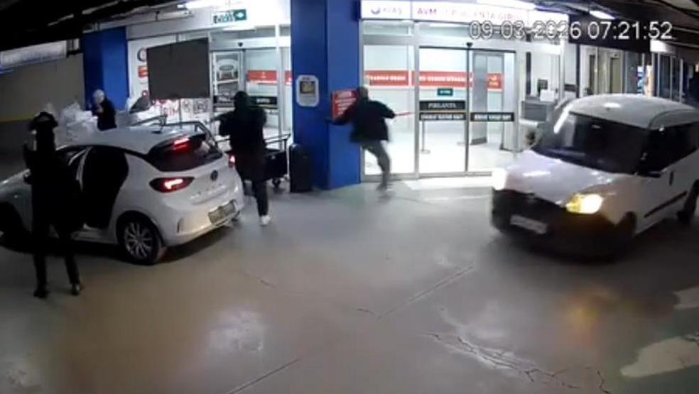 Tam 20 milyon lira... Uzun namlulu silahlarla soygun Yer: Kuyumcukent