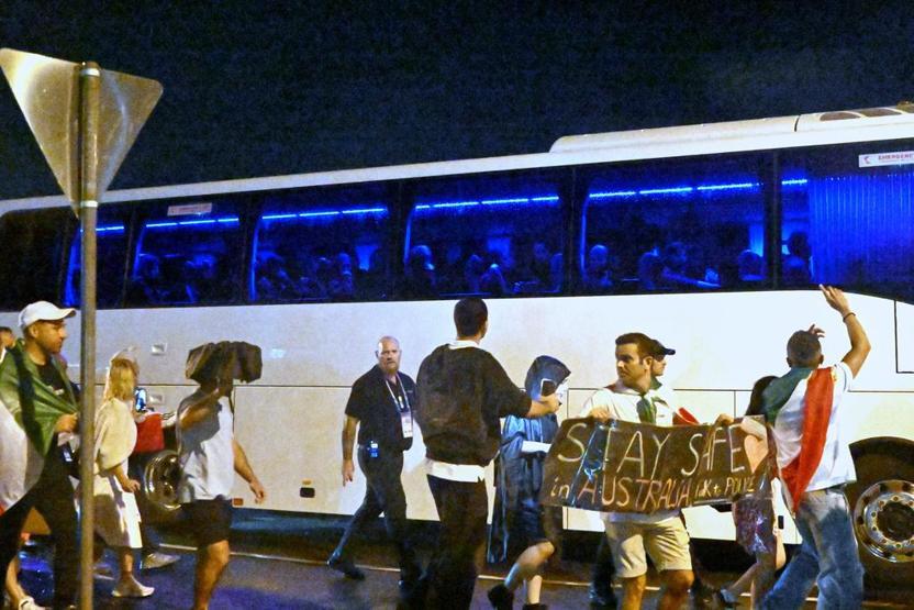 Tahran’dan İranlı kadın futbolculara çağrı: Eve dönün