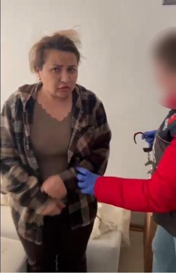 Kendisini MİT mensubu, BM ve NATO temsilcisi olarak tanıtıyordu... Binbir surat Şerife kıskıvrak yakalandı