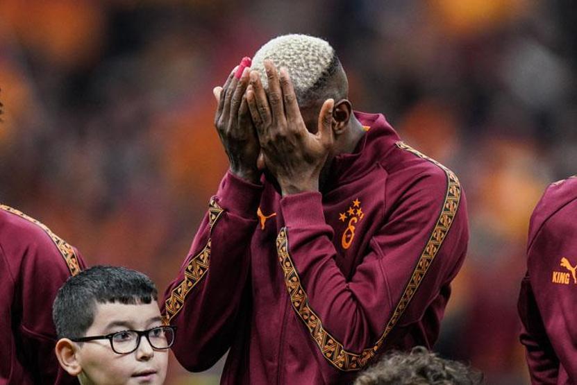 Osimhene sürpriz koreografi Gözyaşlarını tutamadı