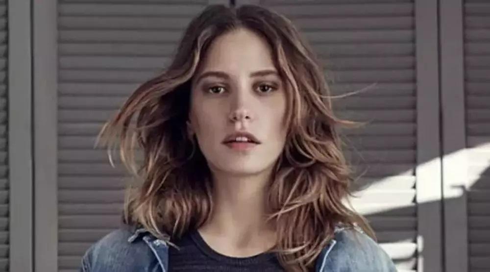 Bir kez daha gönülleri fethetti Serenay Sarıkaya’ya teşekkür belgesi