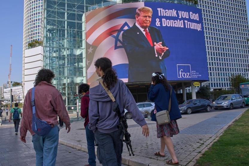Tel Aviv’in kalbine Trump posterleri yerleştirildi: Üzerinde yazan mesaj dikkat çekici....