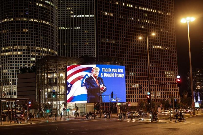 Tel Aviv’in kalbine Trump posterleri yerleştirildi: Üzerinde yazan mesaj dikkat çekici....