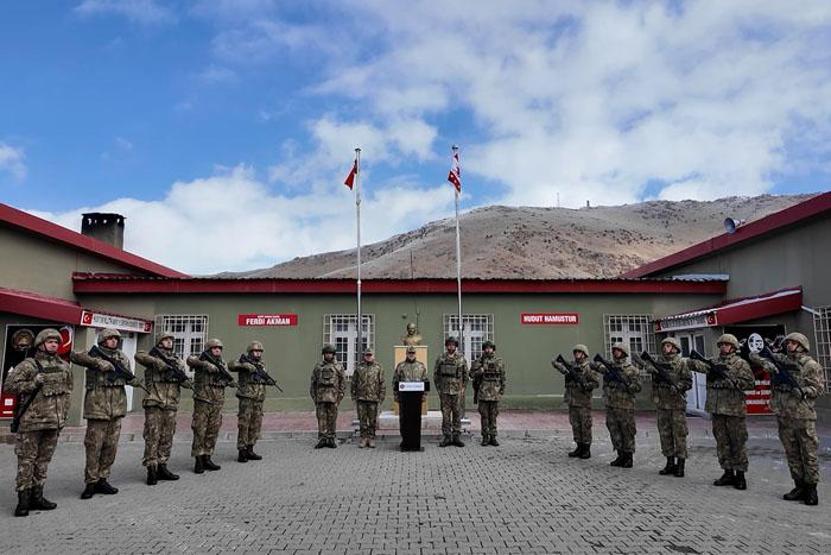 Yer: Sınırın sıfır noktası Komutan sıcak bölgede