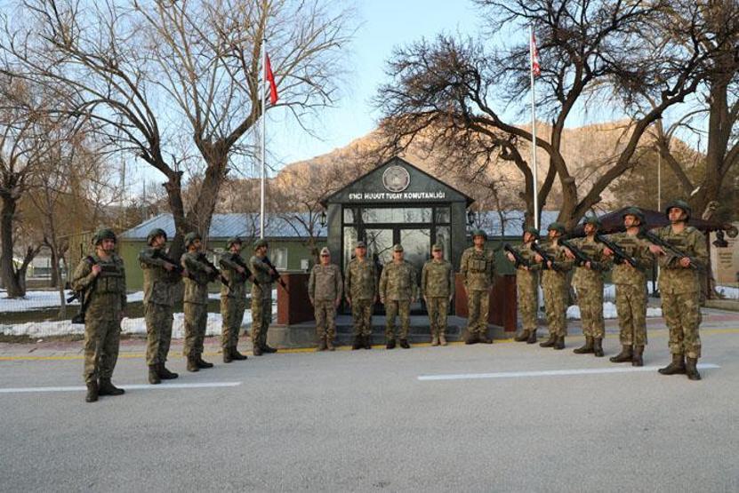 Yer: Sınırın sıfır noktası Komutan sıcak bölgede