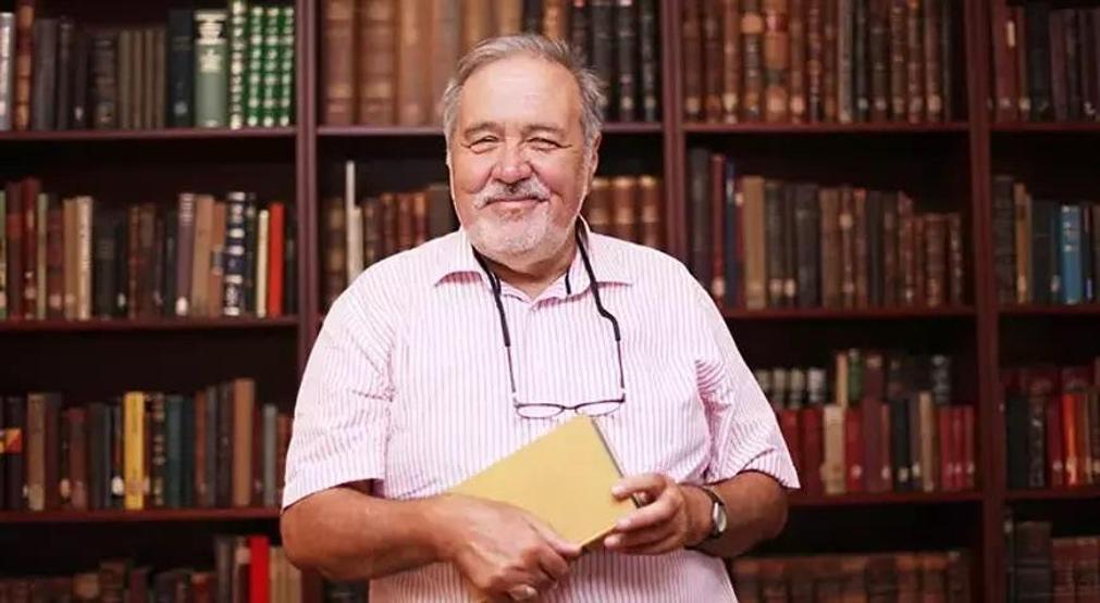 Ünlü isimlerden İlber Ortaylıya veda Aralarında kimler yok ki: Gülben Ergen, Demet Akalın, Sinan Akçıl... NUR İÇİNDE YATSIN