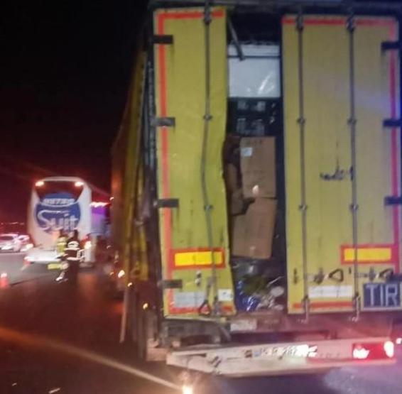 Amasyada yolcu otobüsü TIRa çarptı; 11 yaralı