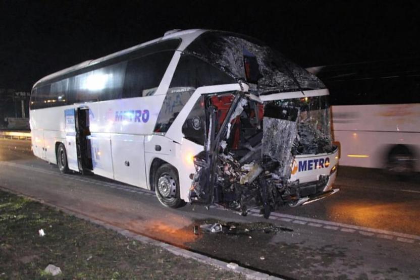 Amasyada yolcu otobüsü TIRa çarptı; 11 yaralı