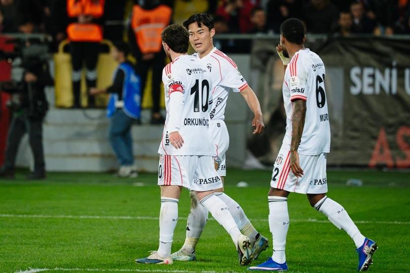 Orkun Kökçüden harika frikik golü Dar açıdan kaleciyi avladı...