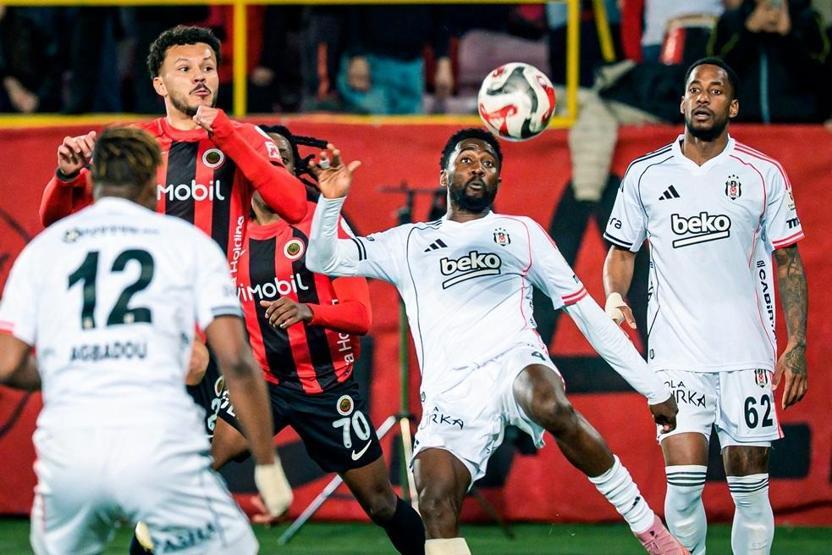 Orkun Kökçüden harika frikik golü Dar açıdan kaleciyi avladı...