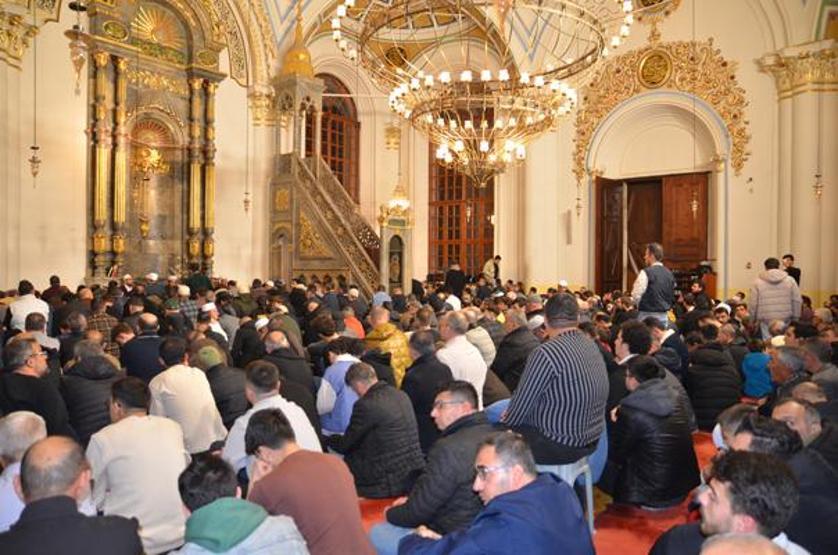 Tüm yurtta Kadir Gecesi dualarla idrak edildi