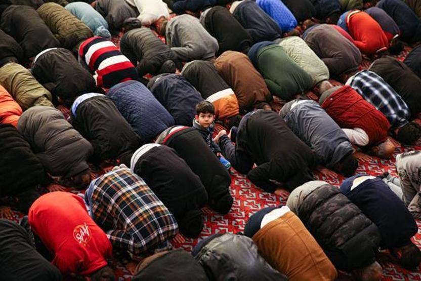 Tüm yurtta Kadir Gecesi dualarla idrak edildi