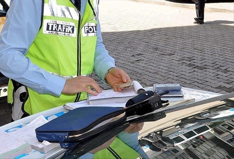Herkes yanlış biliyor Araç ekranlarında gerçek kural ortaya çıktı... Sonradan taktıran ne yapacak