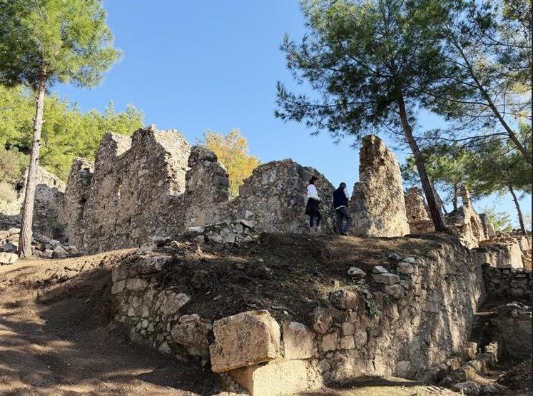 1500 yıllık sürpriz: Antik kentte “kıskanan çatlasın” yazılı mozaik bulundu