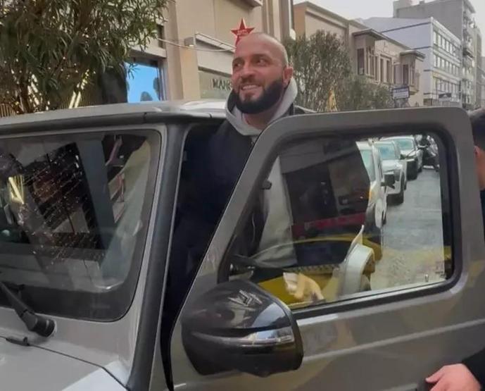Berkay’dan eşine milyonluk jest Kesenin ağzını açtı