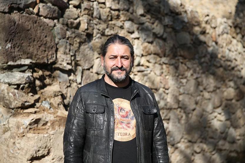 Syedra Antik Kentinde KISKANANLAR ÇATLASIN yazan mozaik bulundu