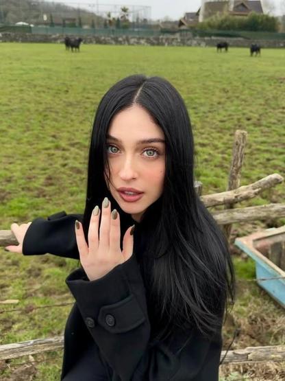 SANAL MEDYAYI SALLADI Güller ve Günahların Zeynepi Cemre Baysel paylaştı Cem Bölükbaşı kayıtsız kalamadı