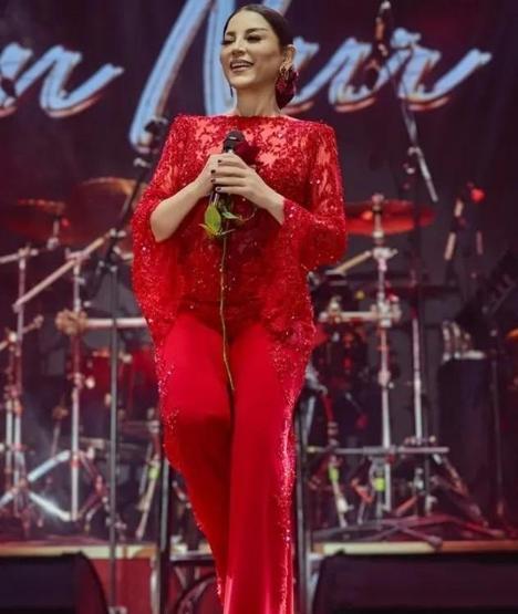 Ünlülerin bayram tarifesi Bülent Ersoy, Yıldız Tilbe, Özcan Deniz... Birinci sırada 30 milyon TL ile tek bir isim var