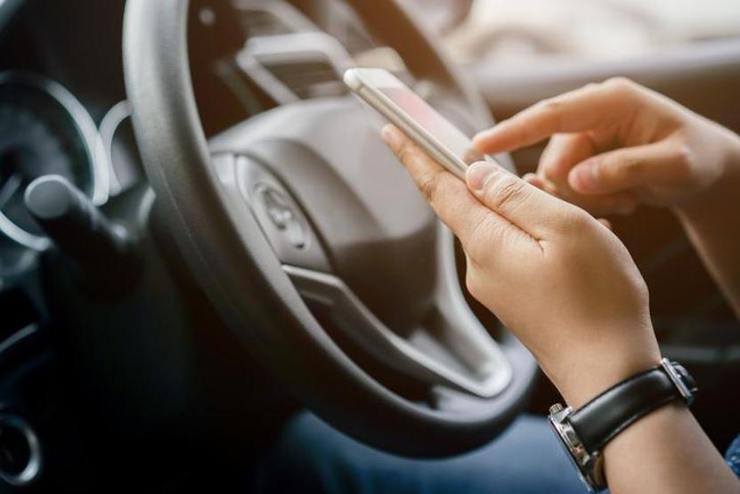 ARAÇ İÇİ TELEFON TUTUCU YASAK MI Hangi telefon tutucular yasak kapsamına giriyor Bakanlıktan 21 bin TL ceza iddialarına açıklama