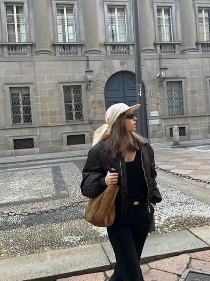 Milano’da Afra Rüzgarı Ünlü Oyuncudan Moda Başkentinde Güzellik Şovu