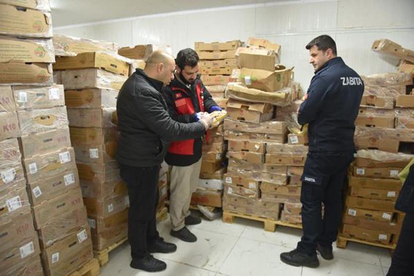 Vatandaşa yedireceklerdi, enselendiler 8 kamyon bozuk tavuk eti ele geçirildi