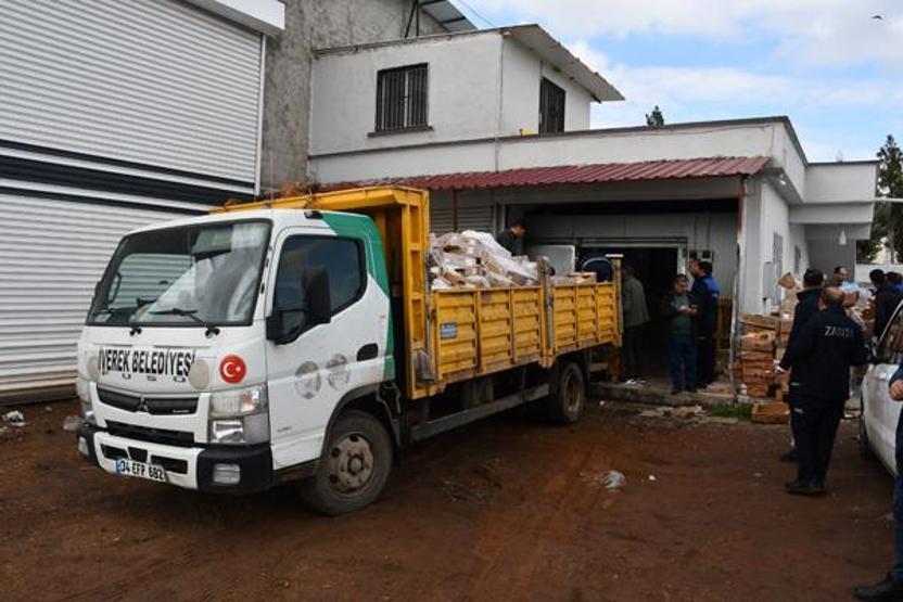 Vatandaşa yedireceklerdi, enselendiler 8 kamyon bozuk tavuk eti ele geçirildi