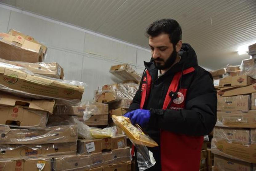 Vatandaşa yedireceklerdi, enselendiler 8 kamyon bozuk tavuk eti ele geçirildi