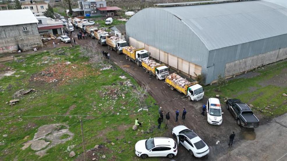 Vatandaşa yedireceklerdi, enselendiler 8 kamyon bozuk tavuk eti ele geçirildi