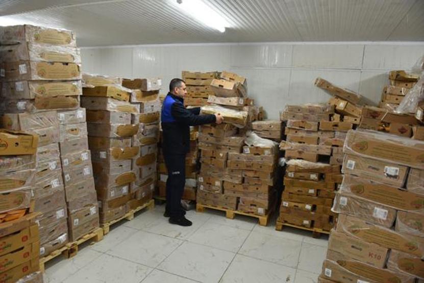 Vatandaşa yedireceklerdi, enselendiler 8 kamyon bozuk tavuk eti ele geçirildi