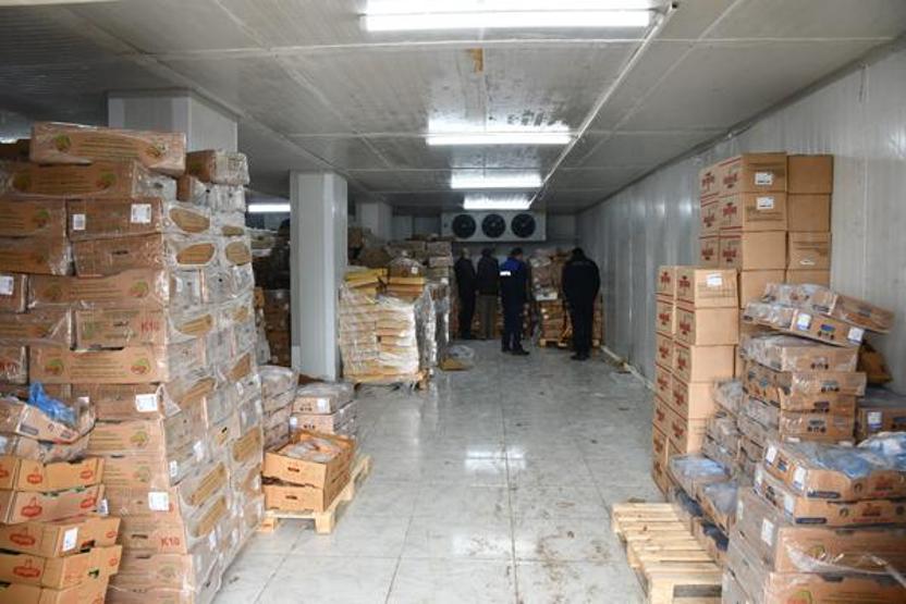 Vatandaşa yedireceklerdi, enselendiler 8 kamyon bozuk tavuk eti ele geçirildi