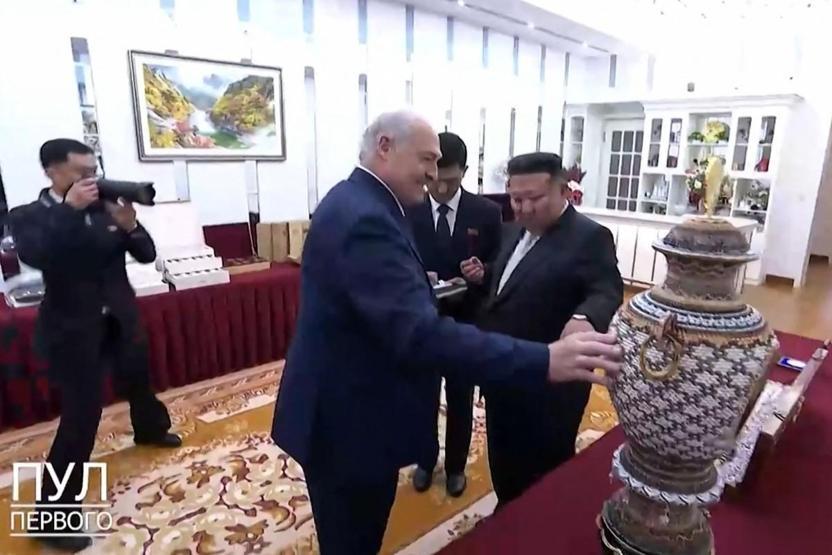 Kuzey Kore’de ‘silahlı’ zirve: “Düşmanlara karşı” bu hediyeyi verdi
