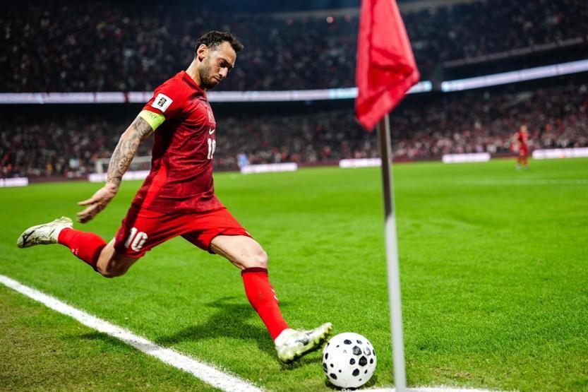 Galatasaray, Hakan Çalhanoğlu için kesenin ağzını açıyor Bu sefer bitiyor mu