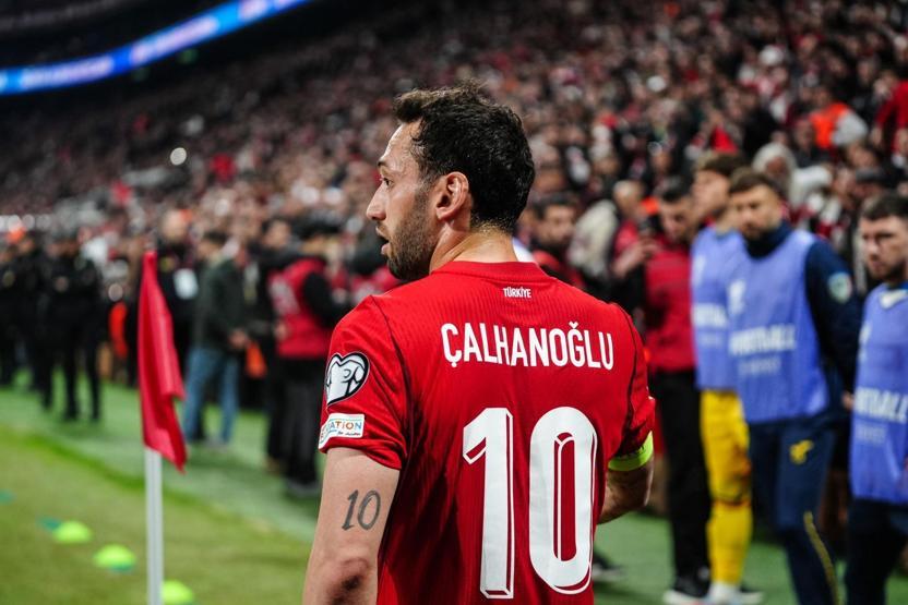 Galatasaray, Hakan Çalhanoğlu için kesenin ağzını açıyor Bu sefer bitiyor mu