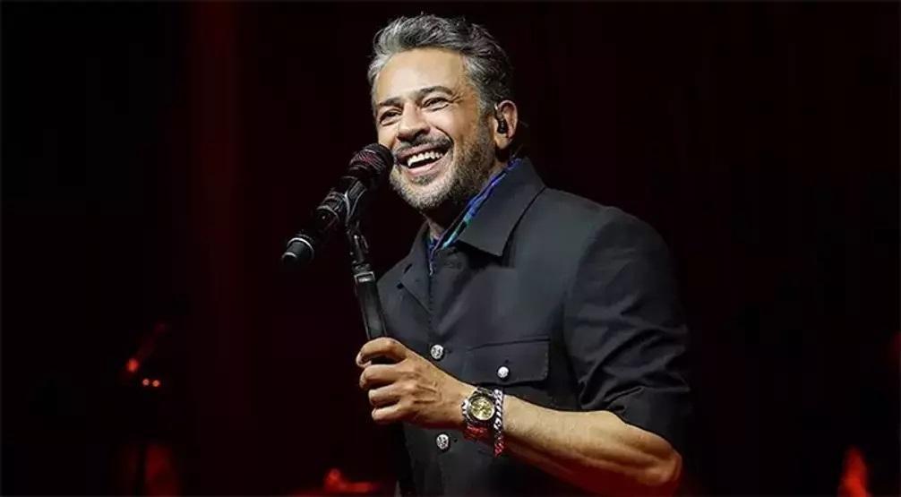 Kenan Doğulu’dan Demet Akalın’a 30. yıl jesti Gören aynı yorumu yaptı: AMAN BURCU GÜNEŞ DUYMASIN