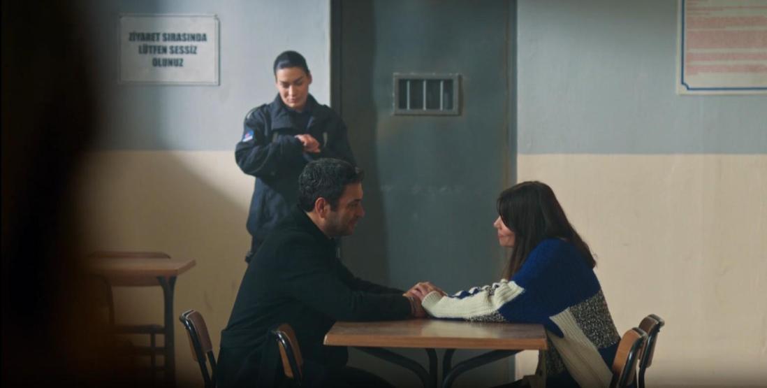 Alya, Cihan’la Meryem’i el ele yakaladı