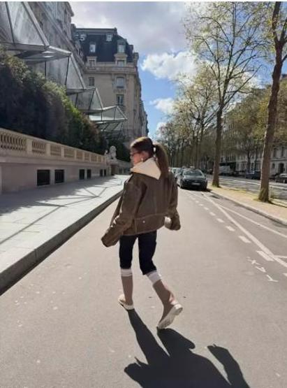 İlayda Alişanın Paris Sokaklarında Büyüleyen Anları