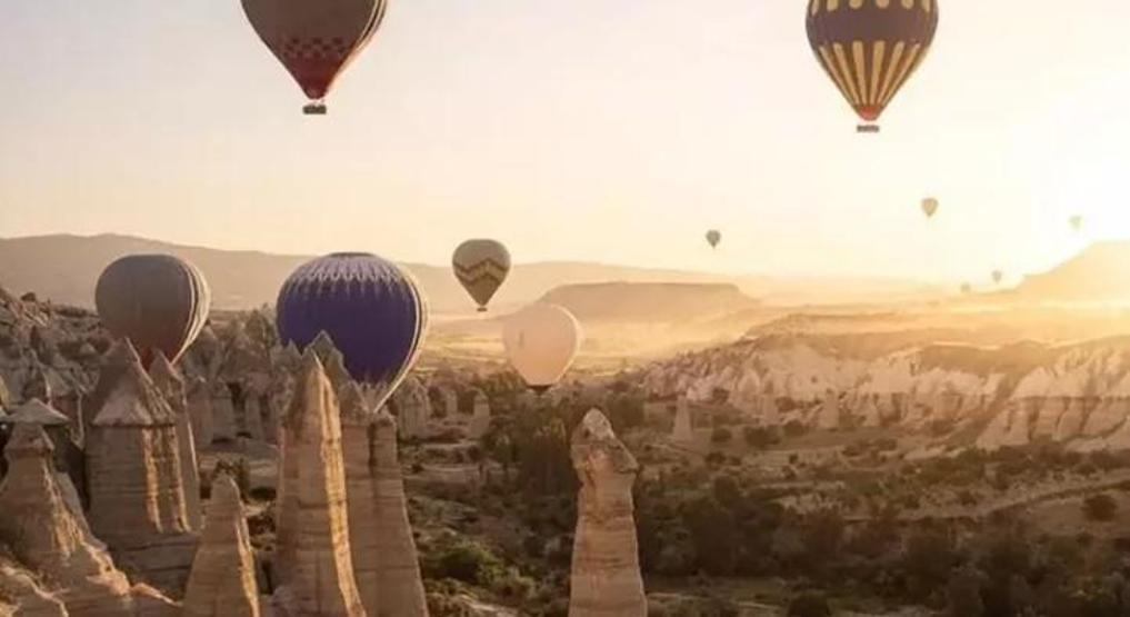 Go Türkiye mini dizisi devam ediyor: Sinem Ünsal ve Ozan Akbaba Kapadokya’da