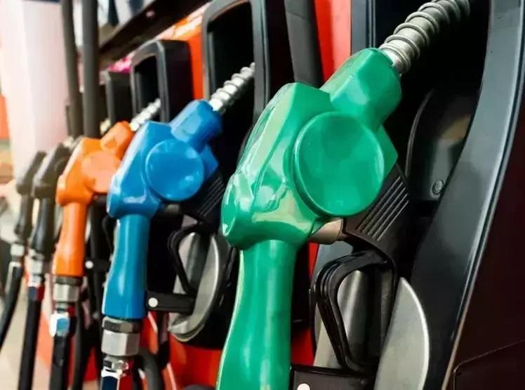 MOTORİNE ZAM 1 NİSAN 2026 | Zam sonrası motorin kaç TL, benzin ne kadar Tabelalar değişti İşte Ankara, İzmir, İstanbulda akaryakıt fiyatları