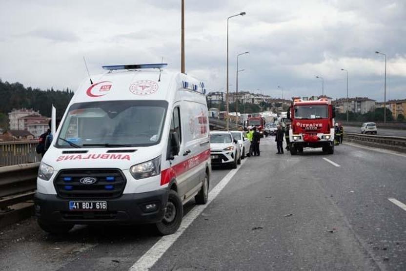 SON DAKİKA... TEMde zincirleme kaza: Araçlar kağıt gibi ezildi