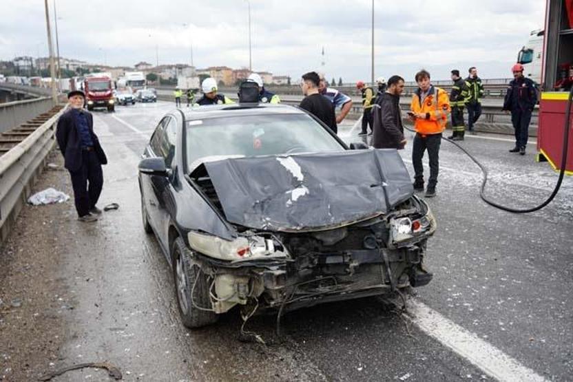 SON DAKİKA... TEMde zincirleme kaza: Araçlar kağıt gibi ezildi