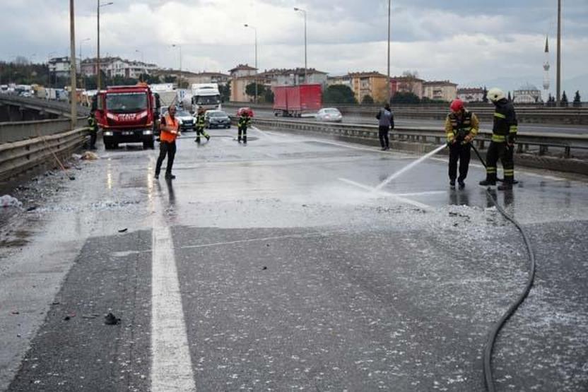 SON DAKİKA... TEMde zincirleme kaza: Araçlar kağıt gibi ezildi