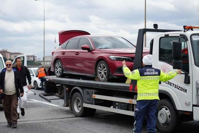 SON DAKİKA... TEMde zincirleme kaza: Araçlar kağıt gibi ezildi