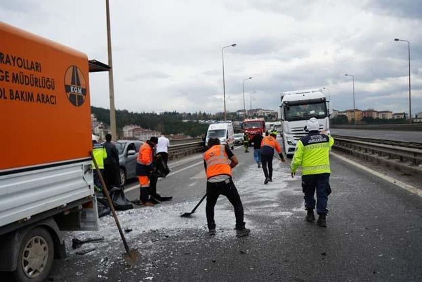 SON DAKİKA... TEMde zincirleme kaza: Araçlar kağıt gibi ezildi